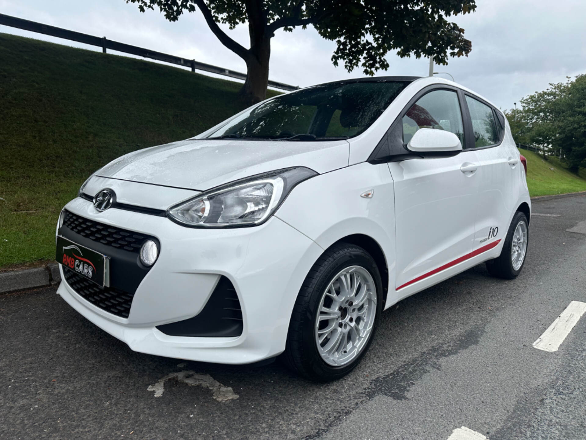 Hyundai i10 HATCHBACK in Down