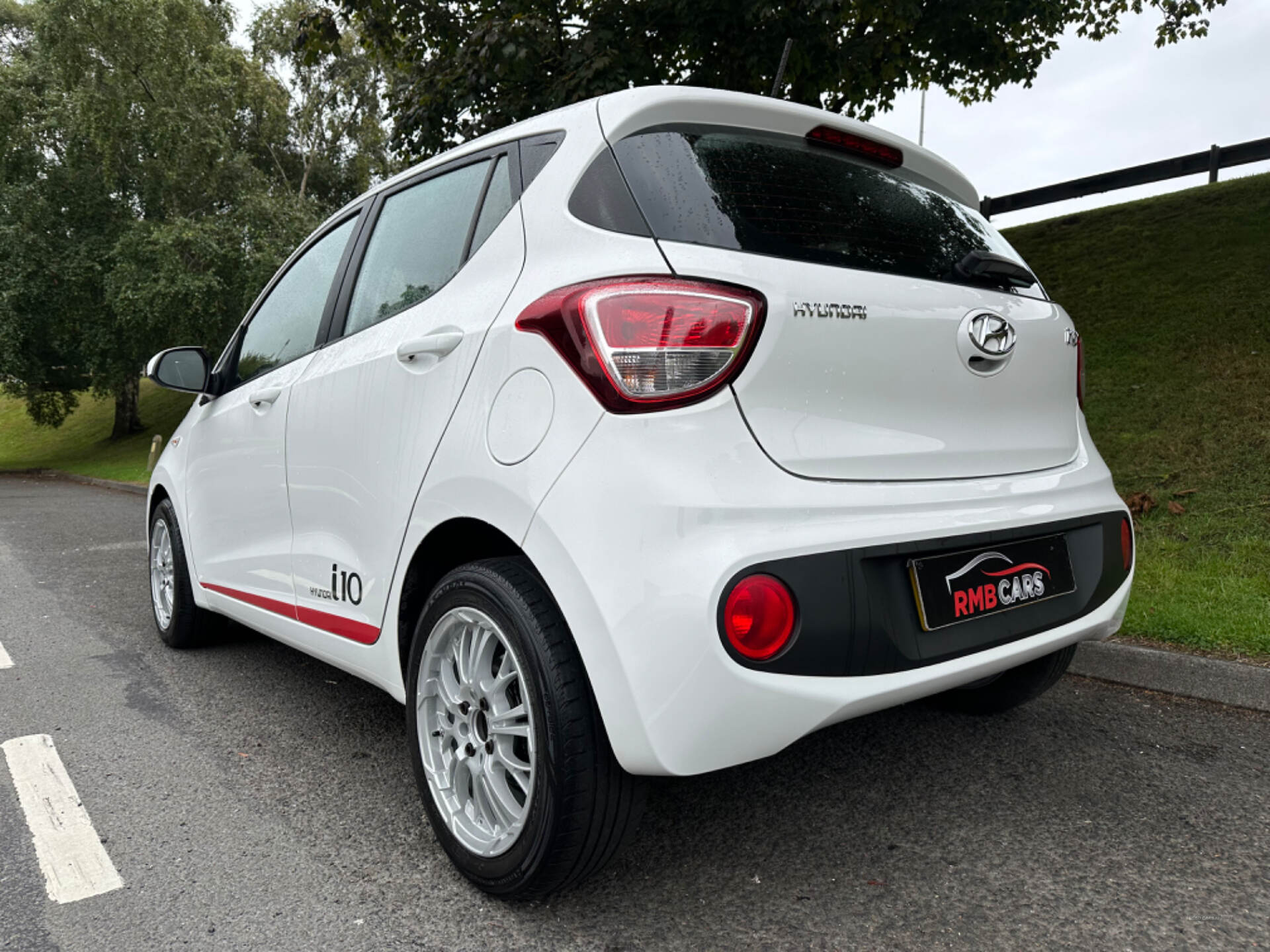 Hyundai i10 HATCHBACK in Down