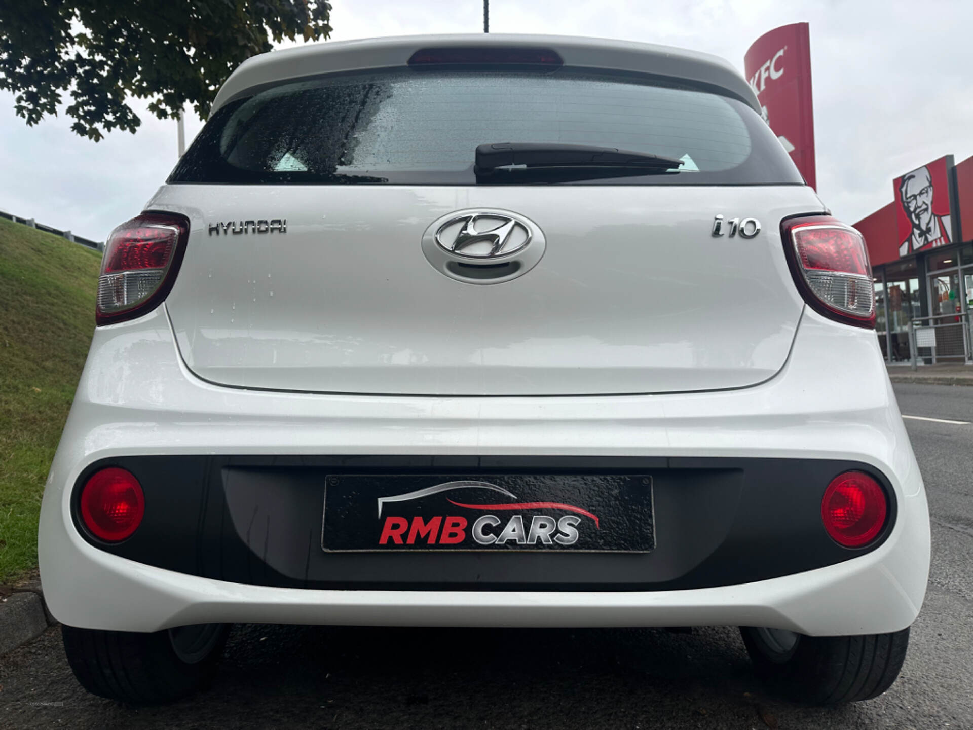 Hyundai i10 HATCHBACK in Down