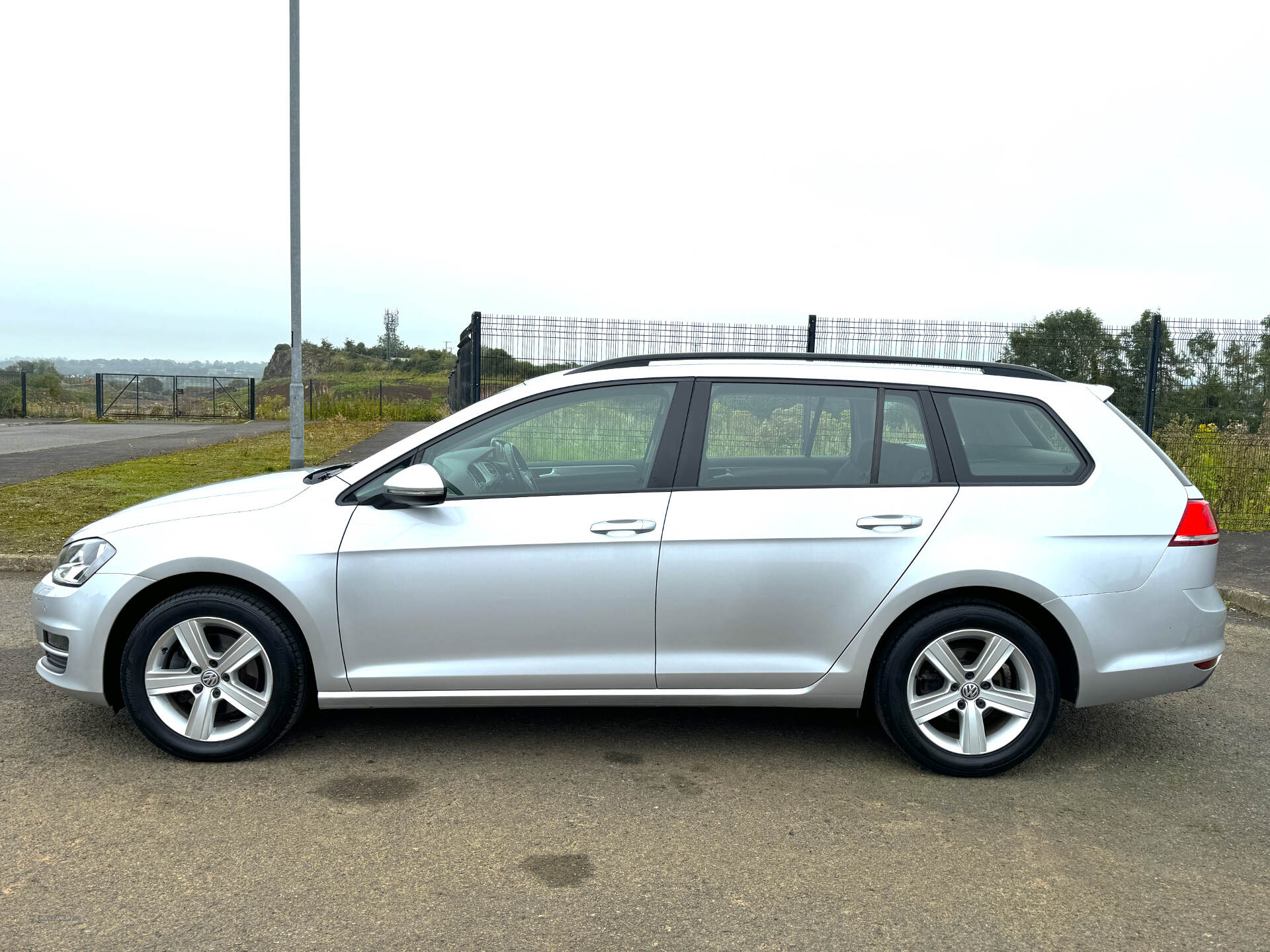 Volkswagen Golf DIESEL ESTATE in Antrim