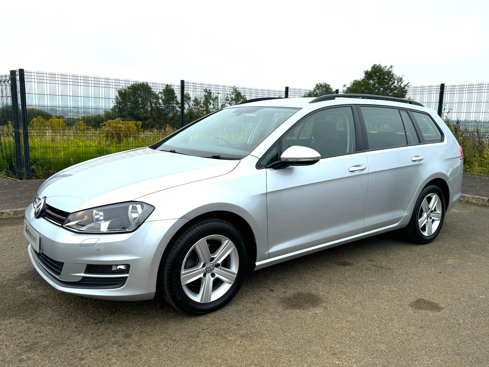 Volkswagen Golf DIESEL ESTATE in Antrim