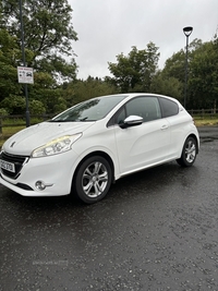 Peugeot 208 1.6 e-HDi Allure 3dr in Fermanagh