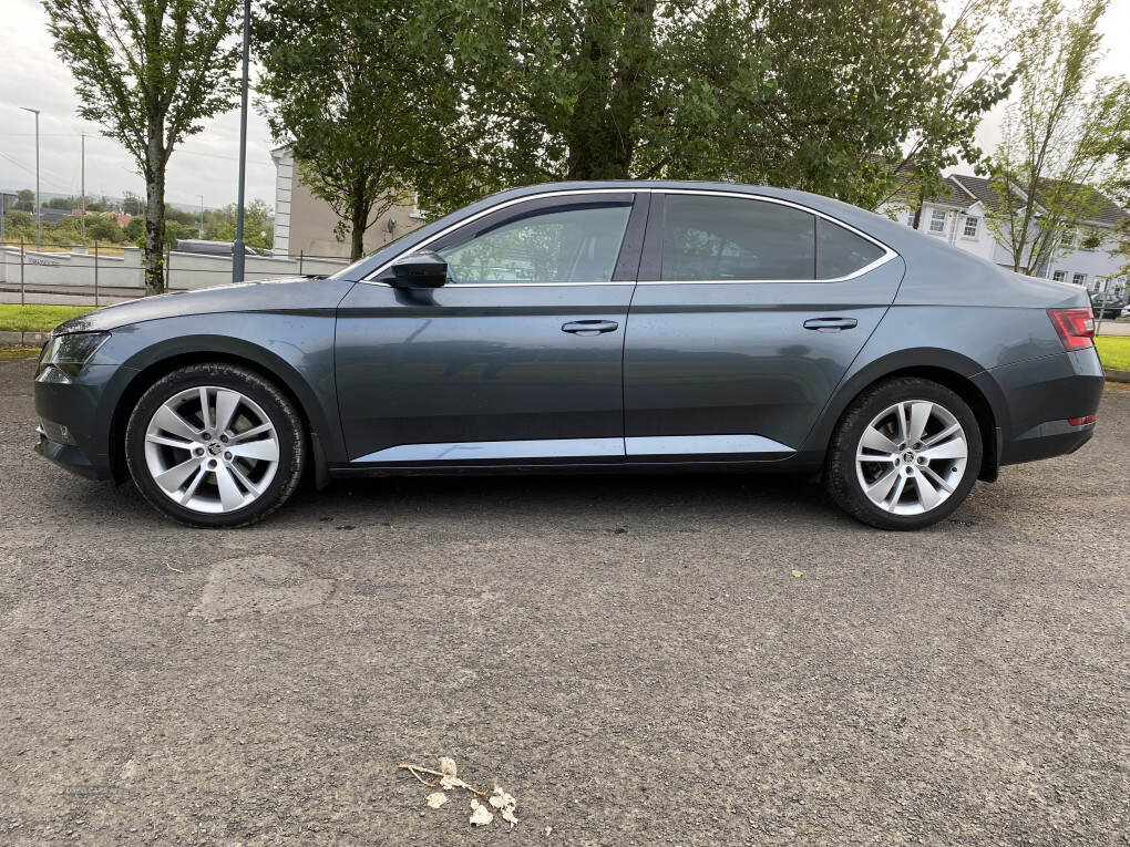 Nov 2016 Skoda Superb 2.0 TDI CR SE L Executive 5dr