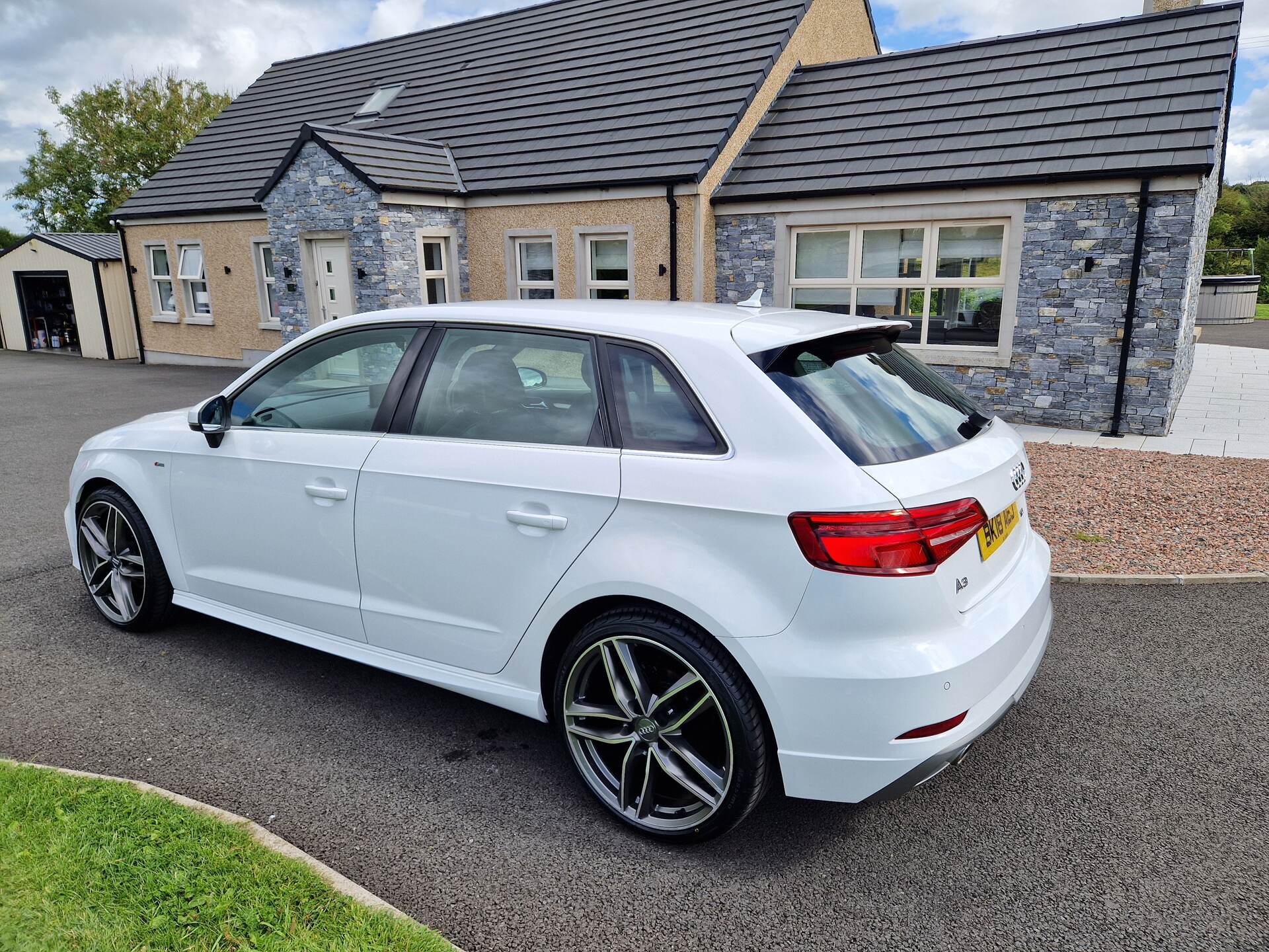 Audi A3 DIESEL SPORTBACK in Down