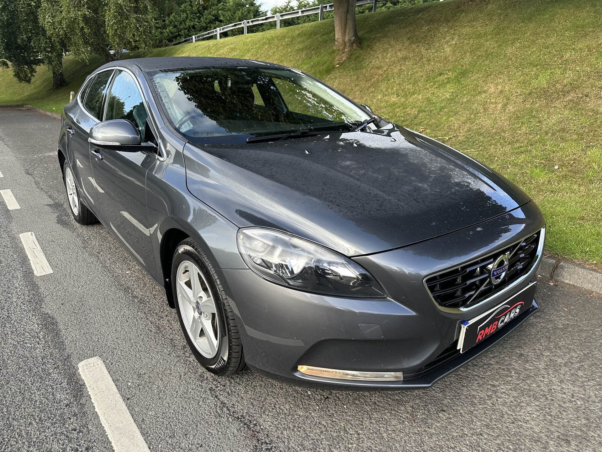 Volvo V40 DIESEL HATCHBACK in Down