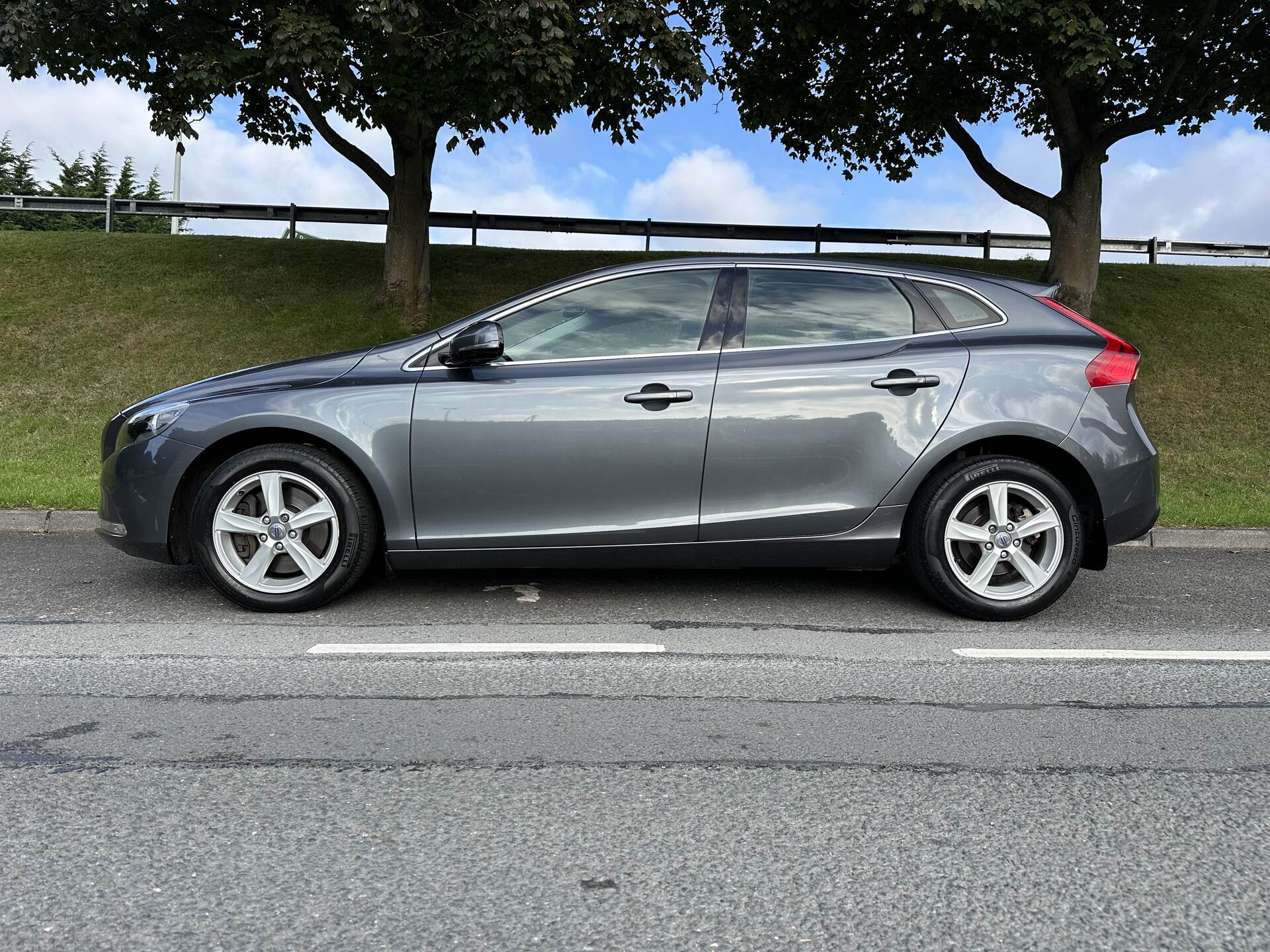 Volvo V40 DIESEL HATCHBACK in Down