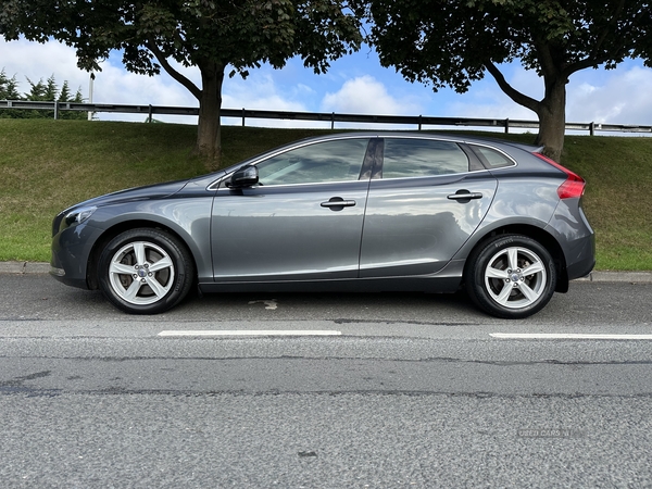 Volvo V40 DIESEL HATCHBACK in Down