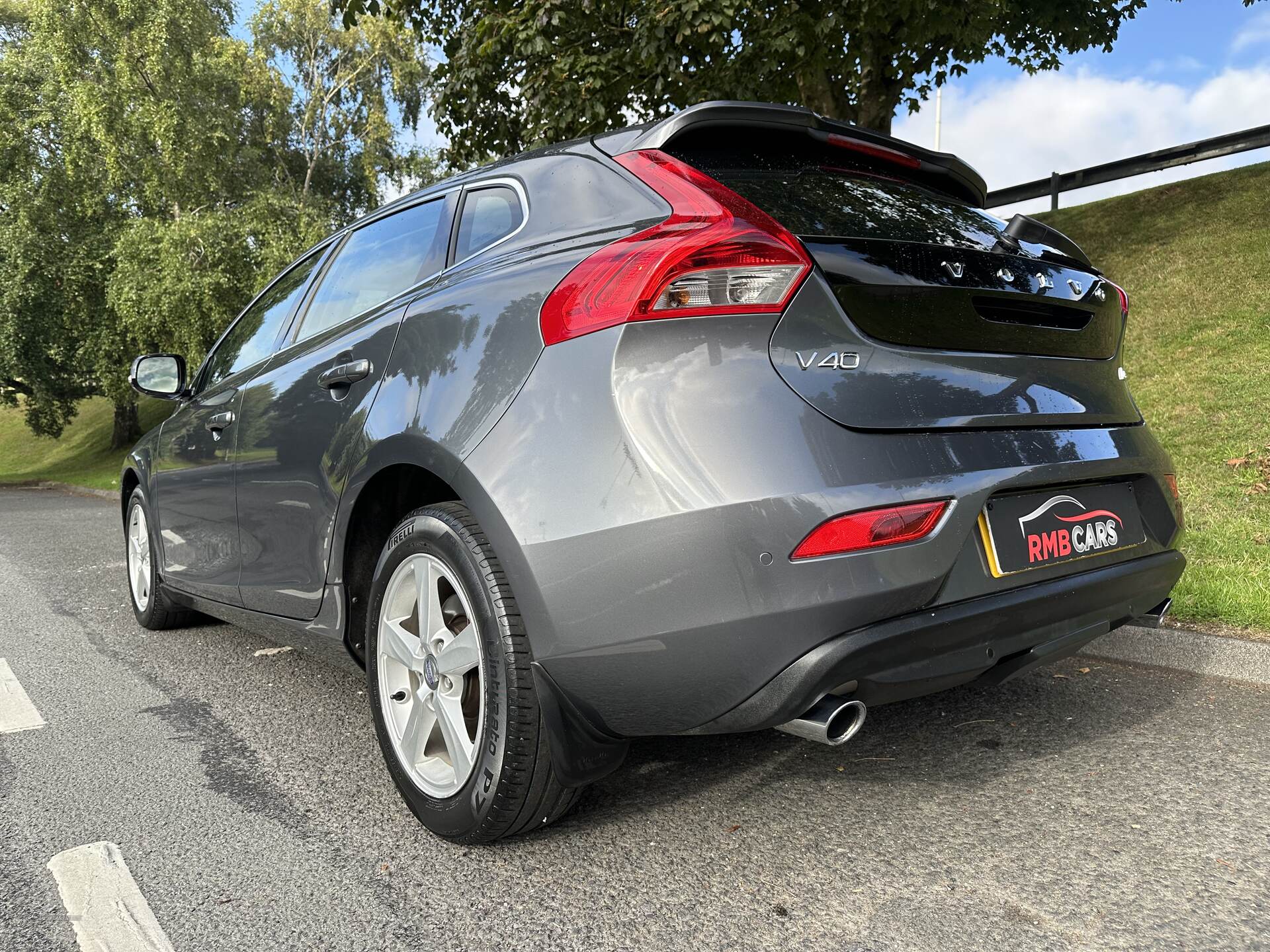 Volvo V40 DIESEL HATCHBACK in Down