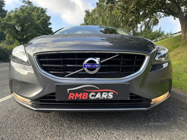 Volvo V40 DIESEL HATCHBACK in Down