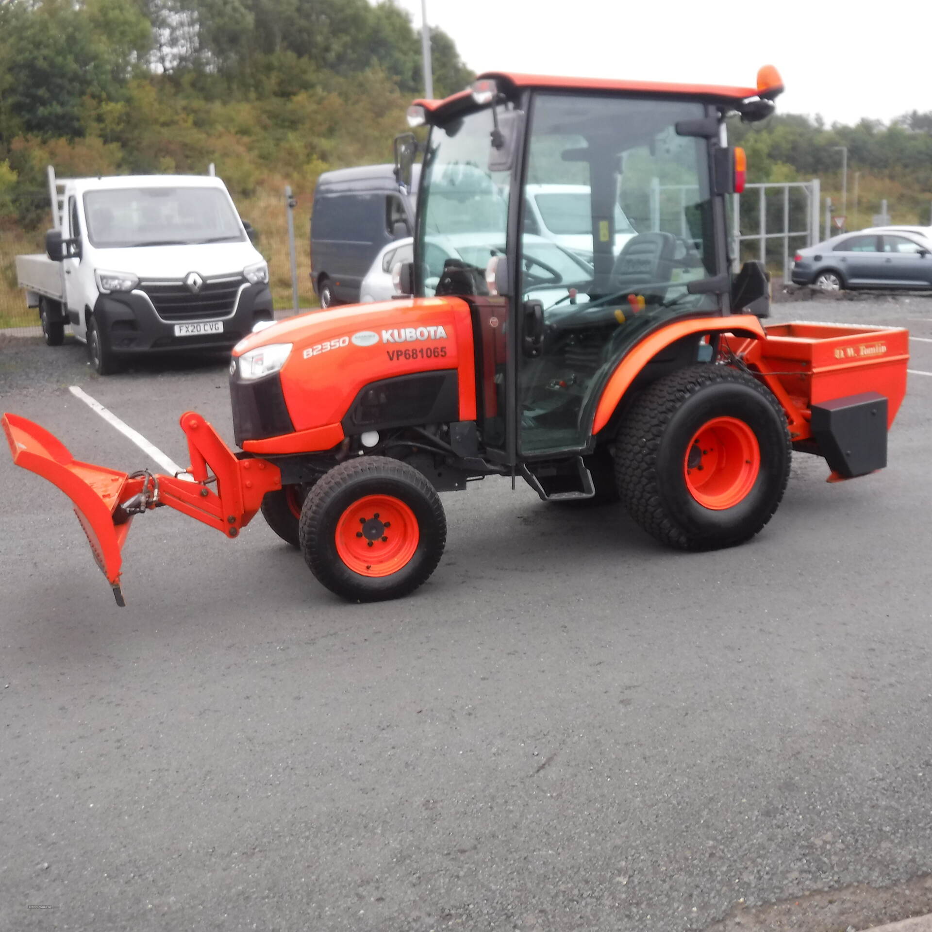 Kubota B Series B2350 4X4 Tractor Snow plough and Gritter . in Down