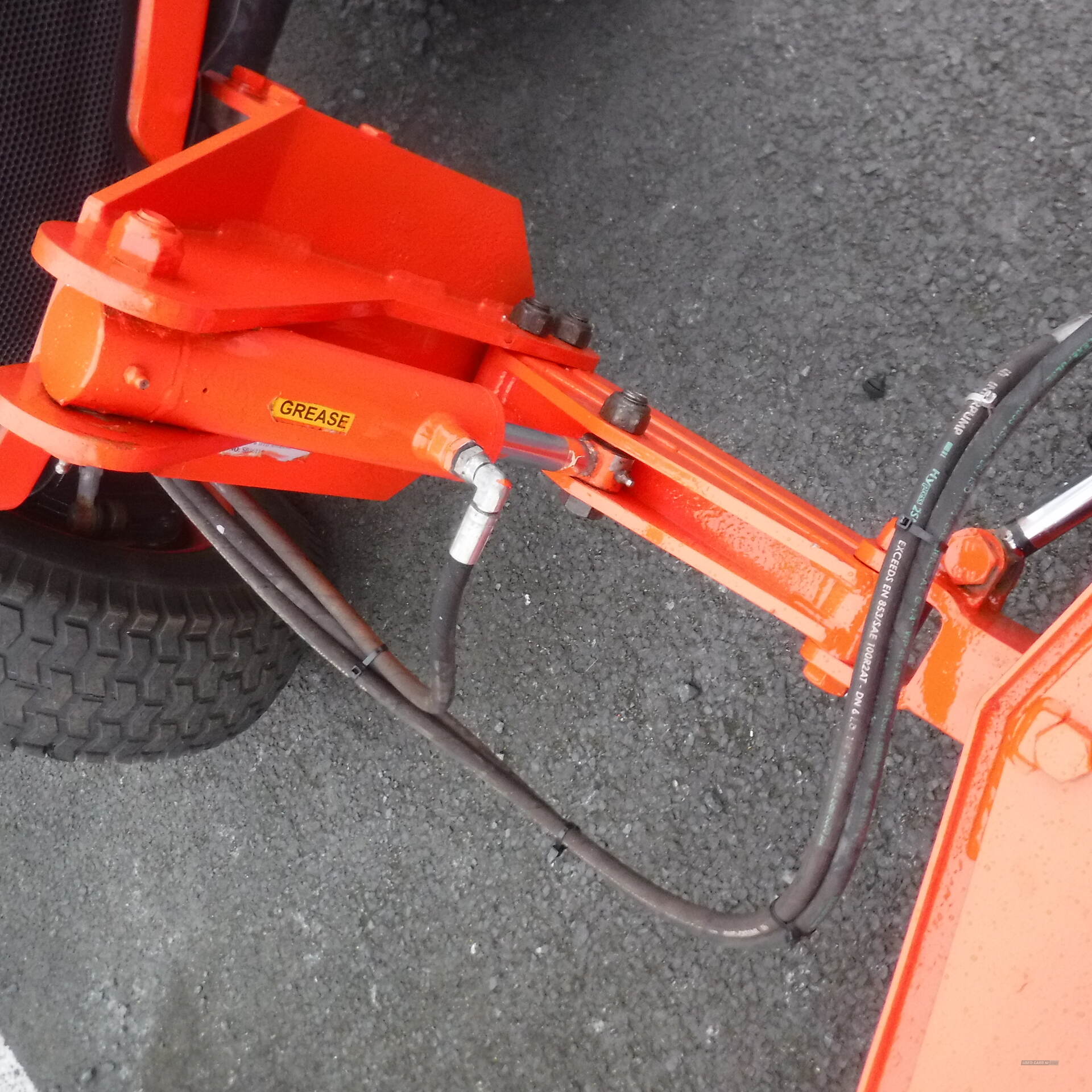 Kubota B Series B2350 4X4 Tractor Snow plough and Gritter . in Down