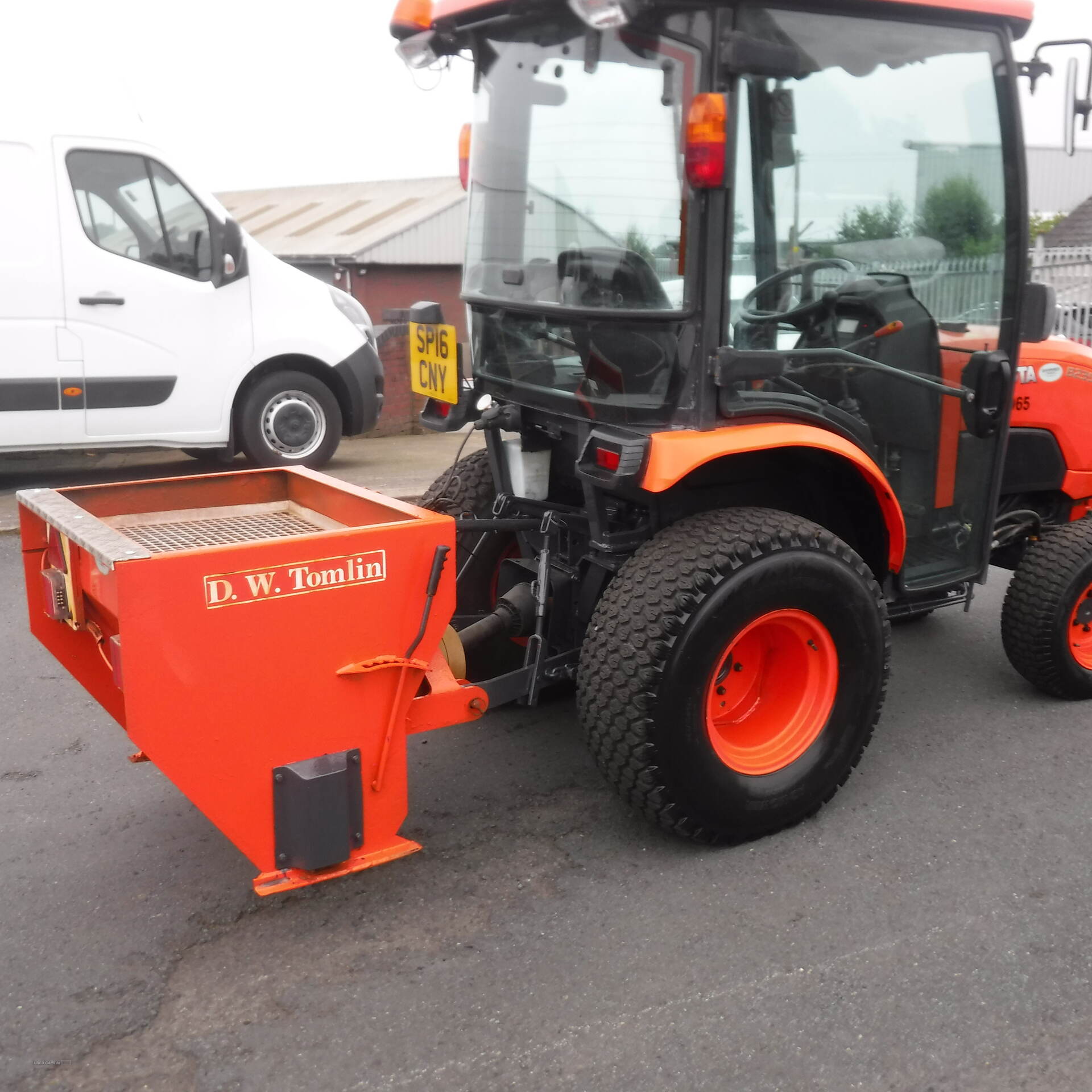 Kubota B Series B2350 4X4 Tractor Snow plough and Gritter . in Down