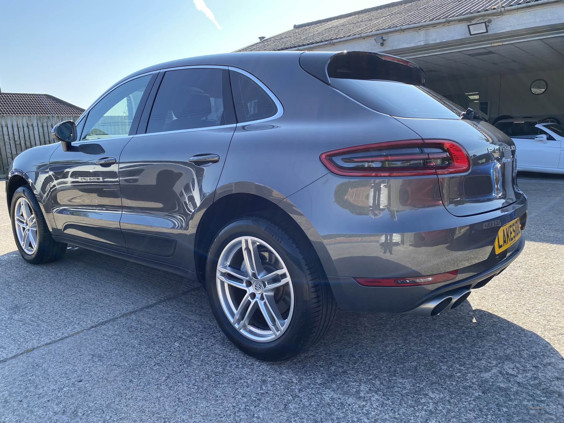 Porsche Macan DIESEL ESTATE in Down