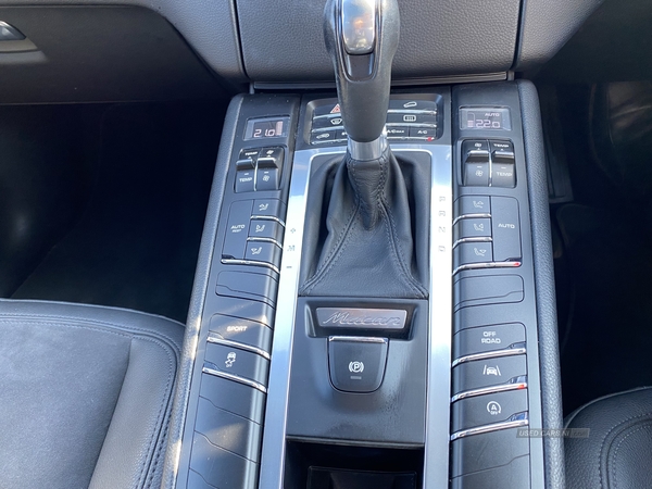 Porsche Macan DIESEL ESTATE in Down