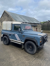 Land Rover Defender Hard Top Td5 in Down