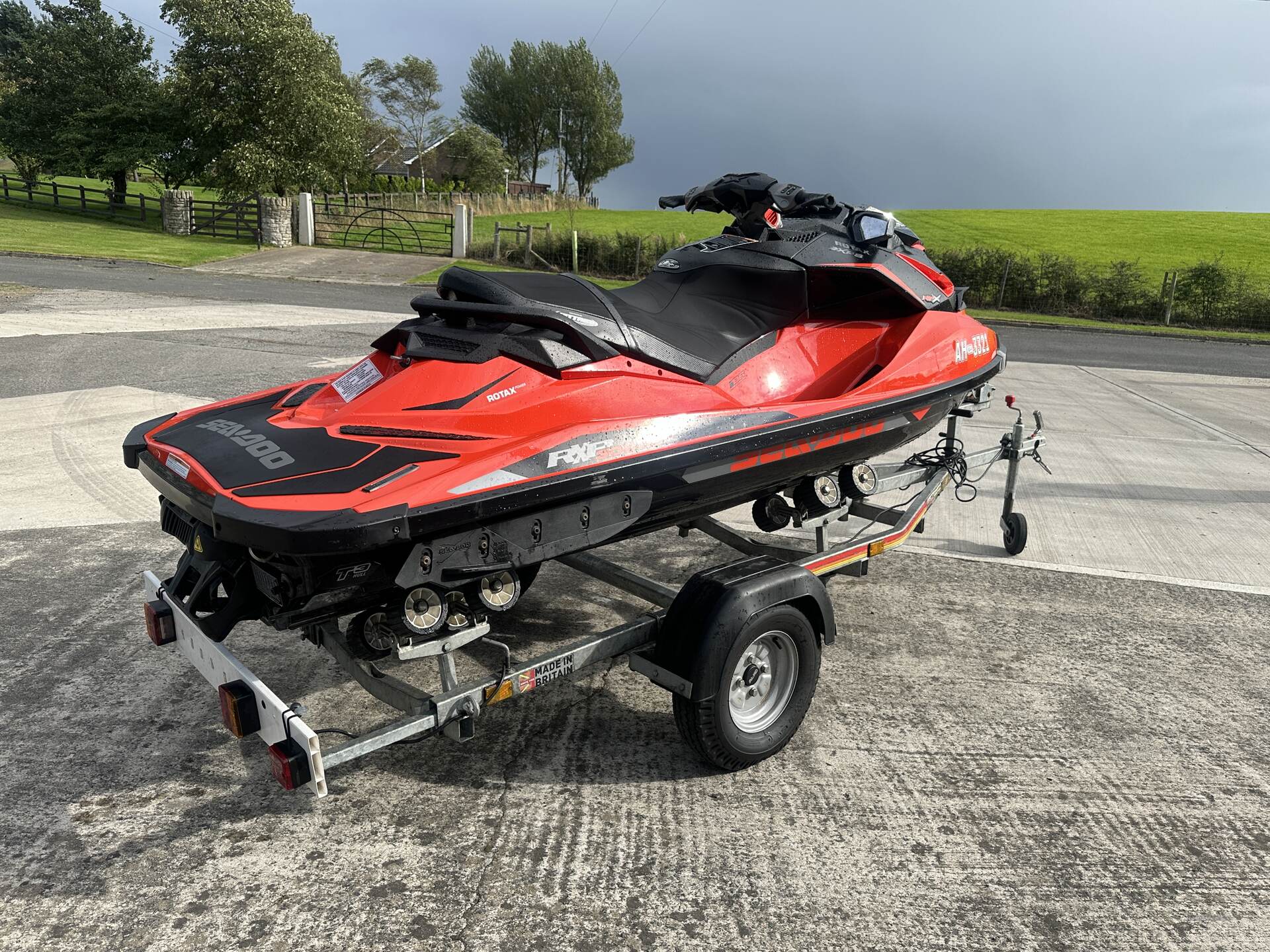 Sea-Doo RXP 300RS in Down