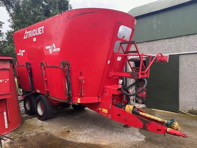   Trioliet  2400-2T ZK Tandem Axle Diet Feeder