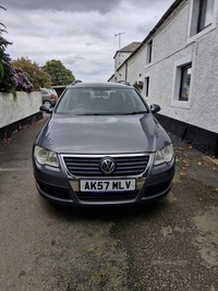 Volkswagen Passat 1.9 S TDI 5dr in Down