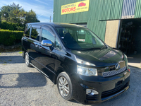 Toyota Voxy 8 SEATS in Down