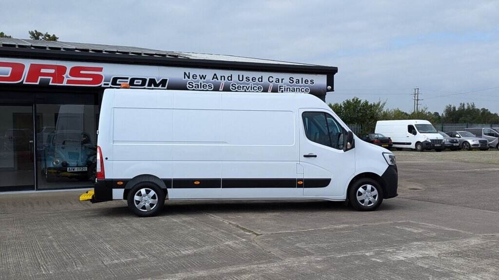 Oct 2020 Renault Master LM35dCi 135 Business+ Medium Roof Van