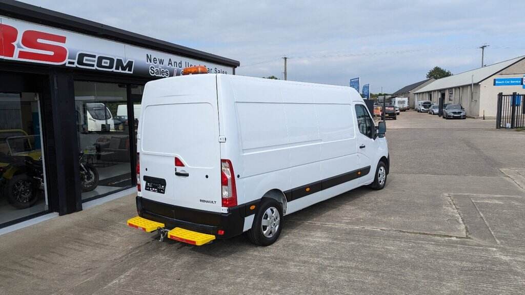 Oct 2020 Renault Master LM35dCi 135 Business+ Medium Roof Van