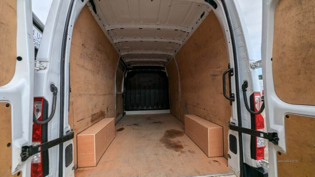 Oct 2020 Renault Master LM35dCi 135 Business+ Medium Roof Van