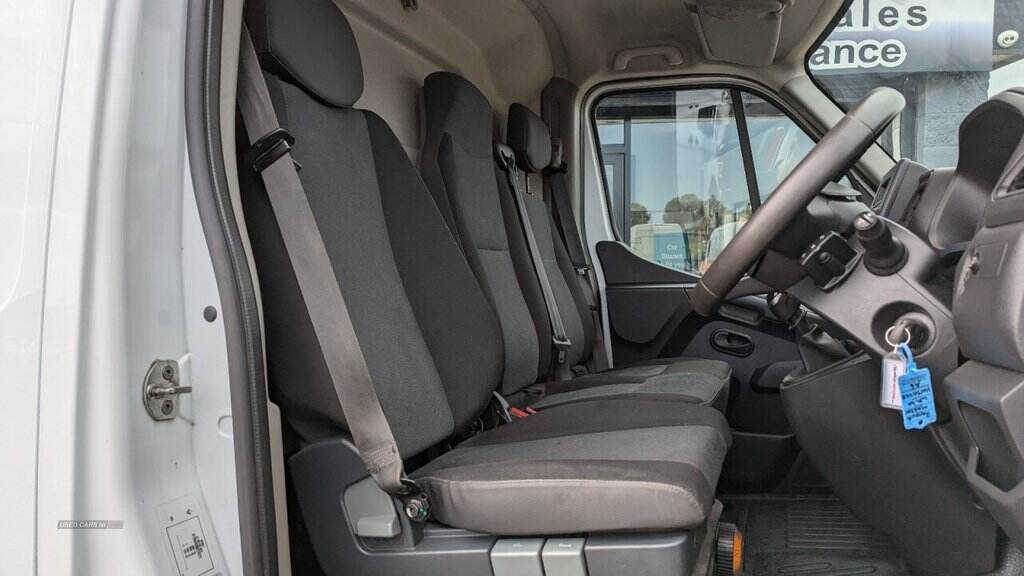 Oct 2020 Renault Master LM35dCi 135 Business+ Medium Roof Van