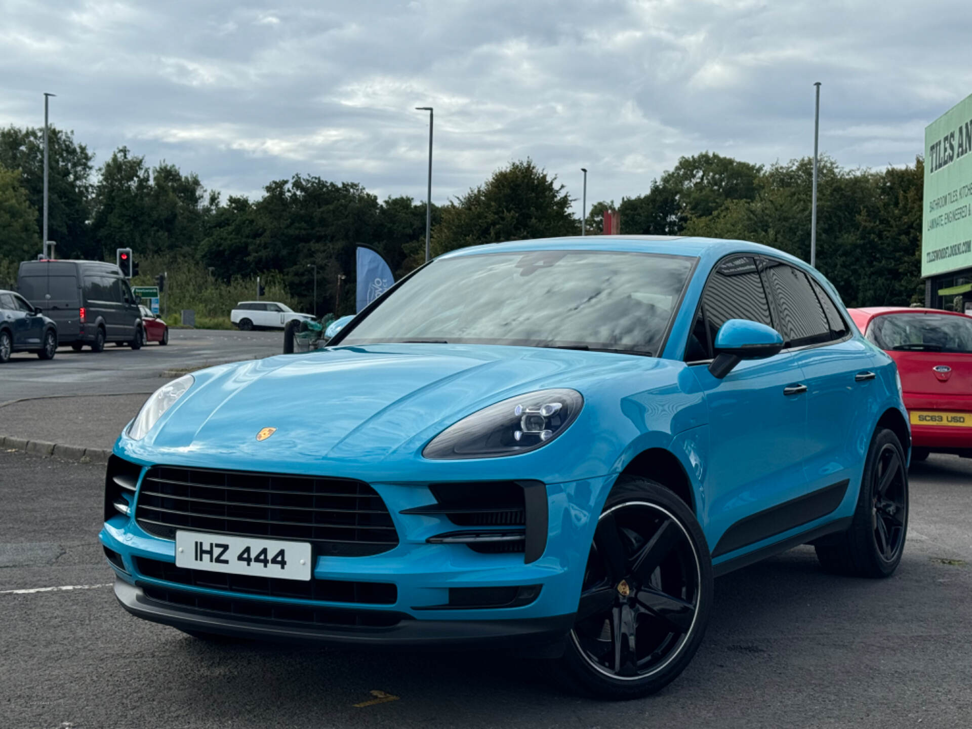 Porsche Macan ESTATE in Down