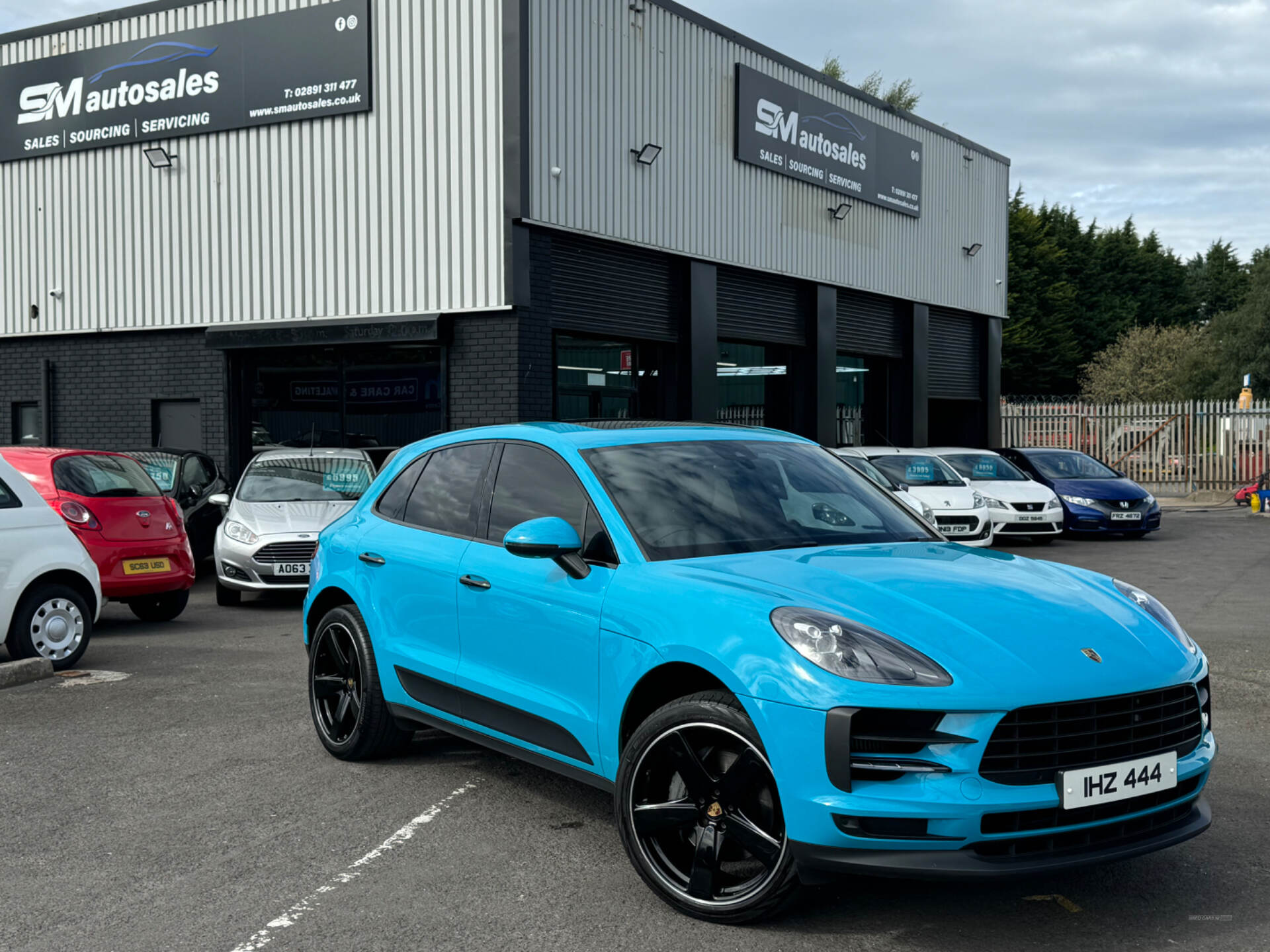 Porsche Macan ESTATE in Down