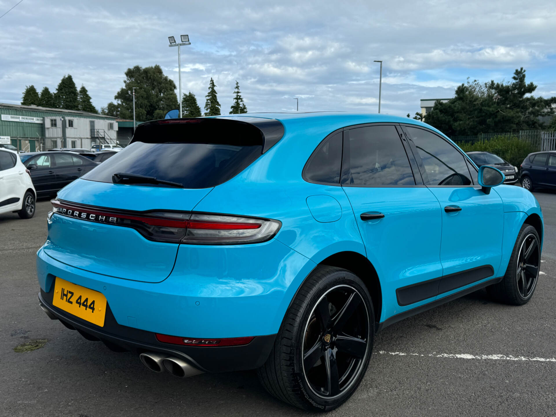 Porsche Macan ESTATE in Down