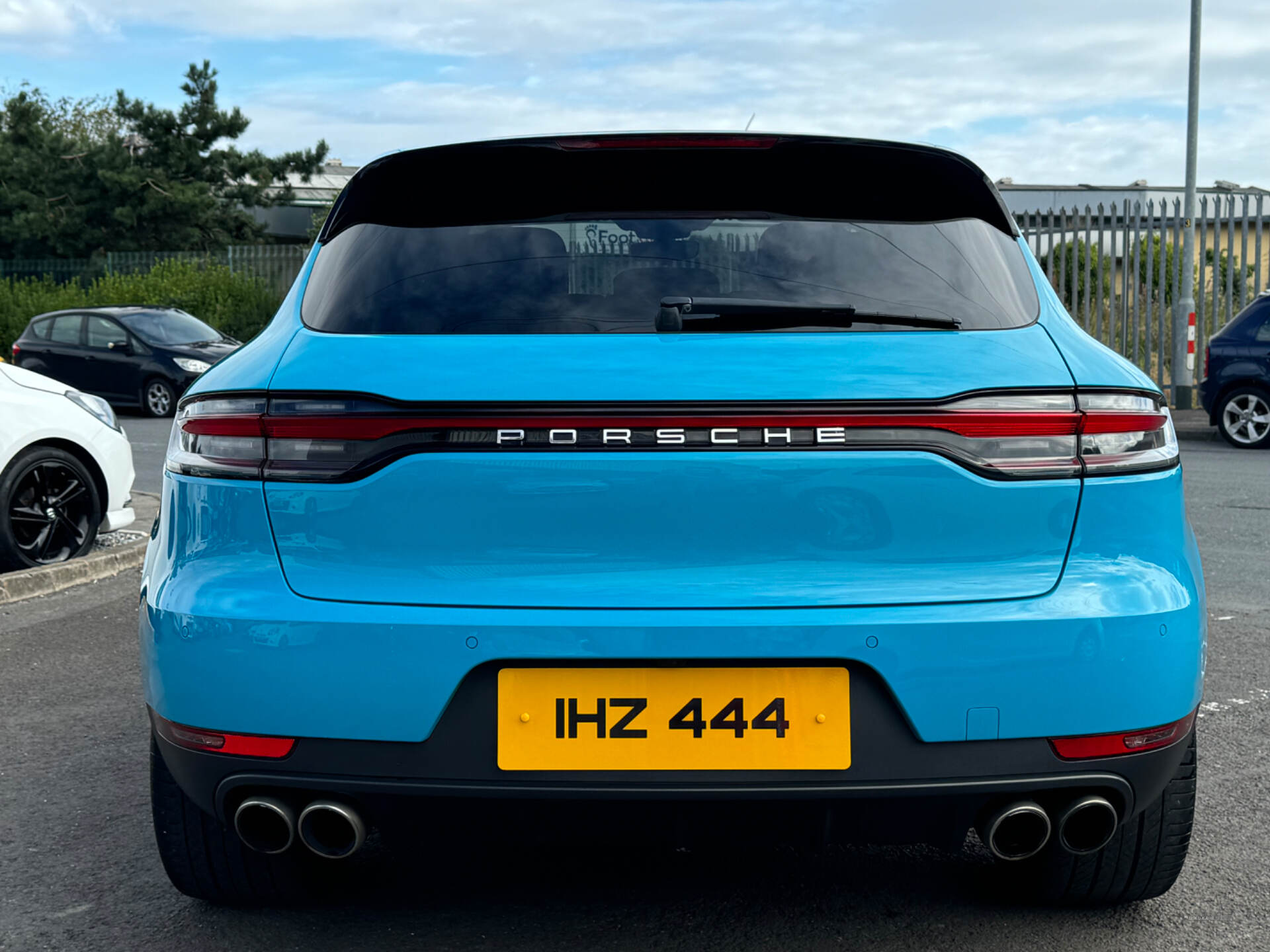 Porsche Macan ESTATE in Down