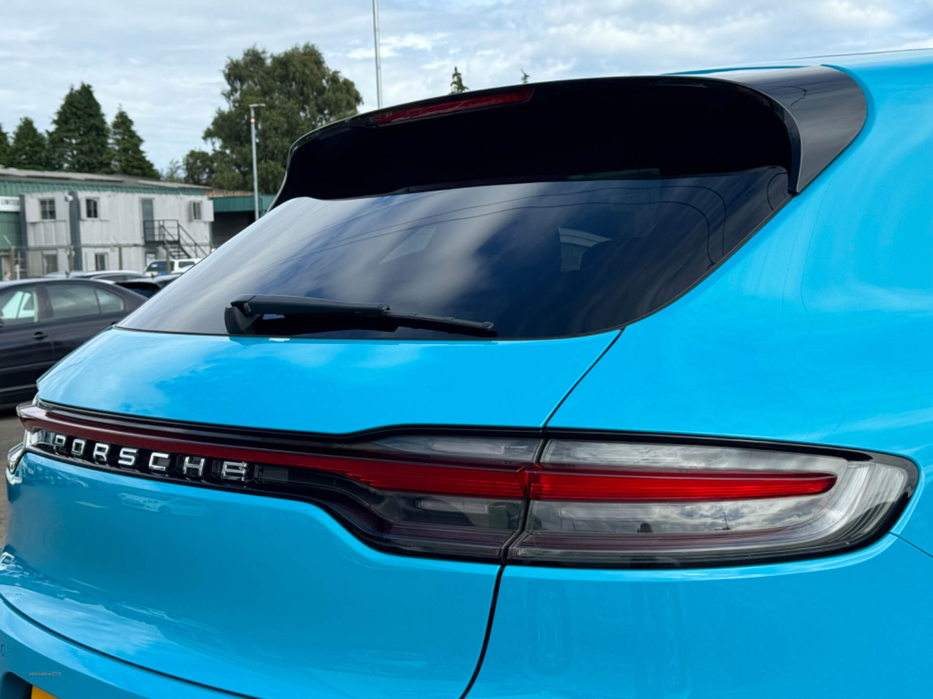 Porsche Macan ESTATE in Down