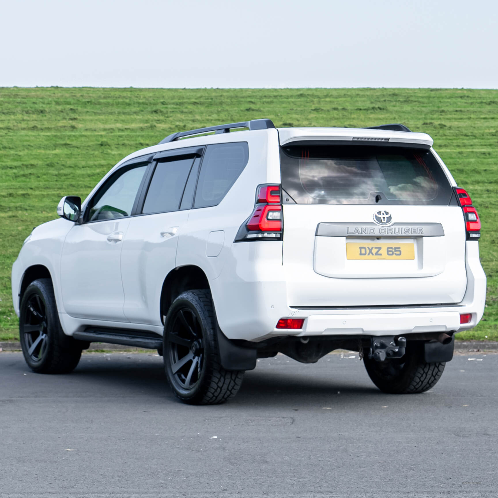 Toyota Land Cruiser DIESEL SW in Antrim