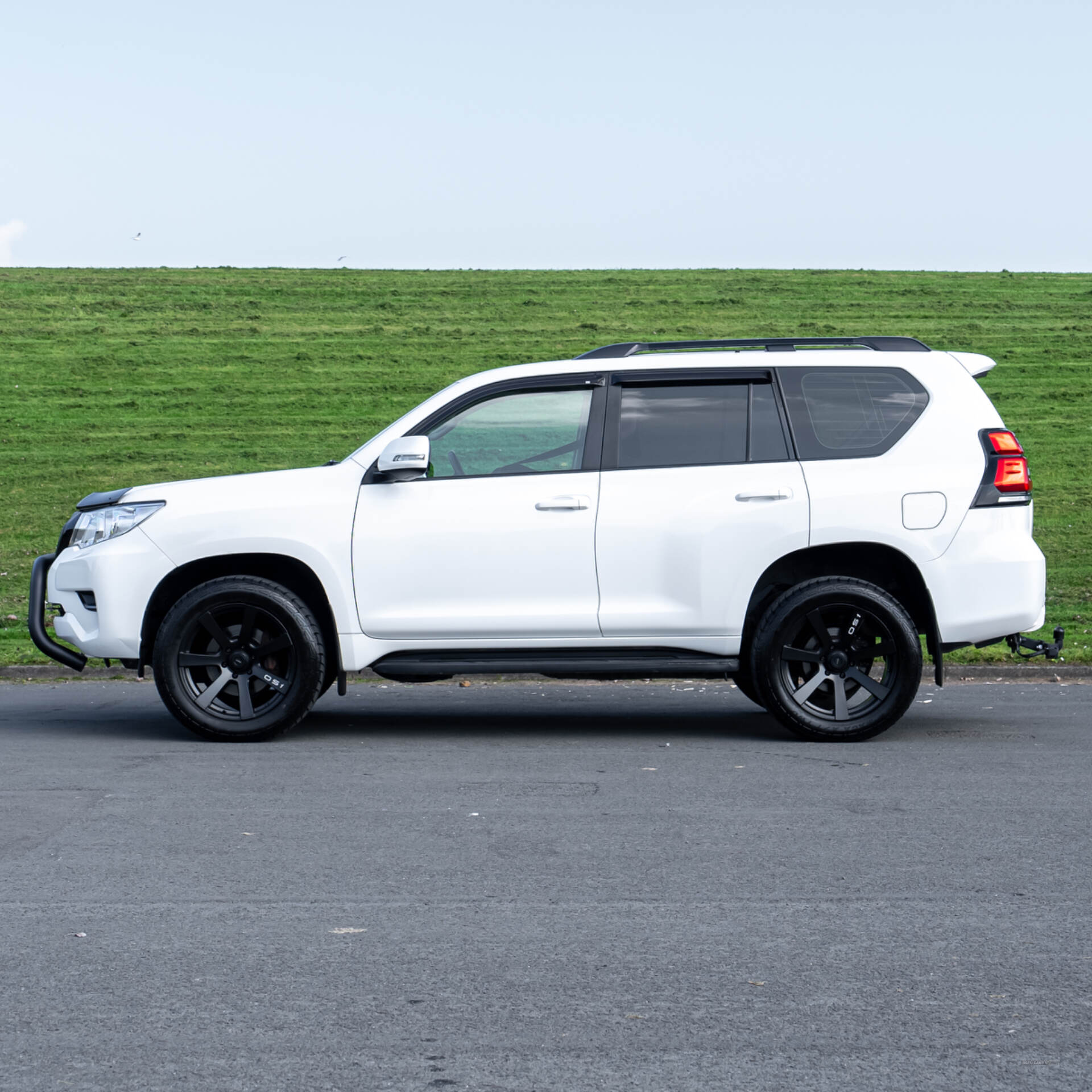 Toyota Land Cruiser DIESEL SW in Antrim