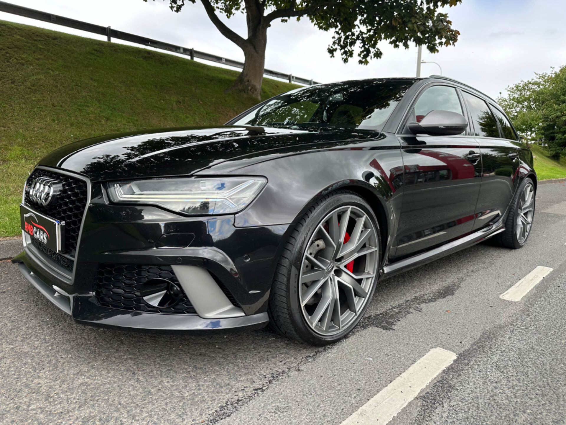 Audi RS6 AVANT in Down