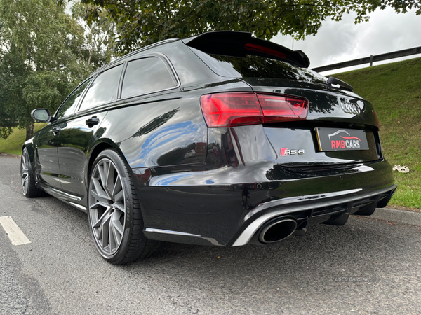 Audi RS6 AVANT in Down