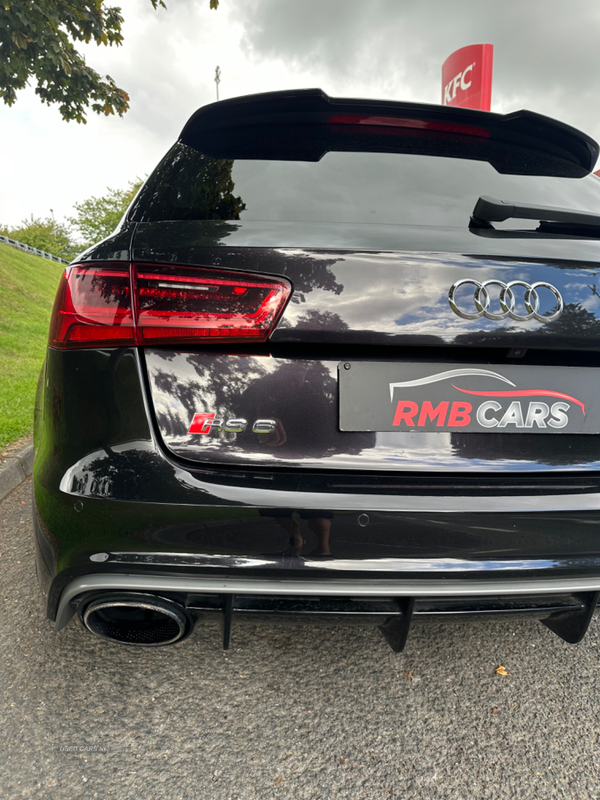 Audi RS6 AVANT in Down