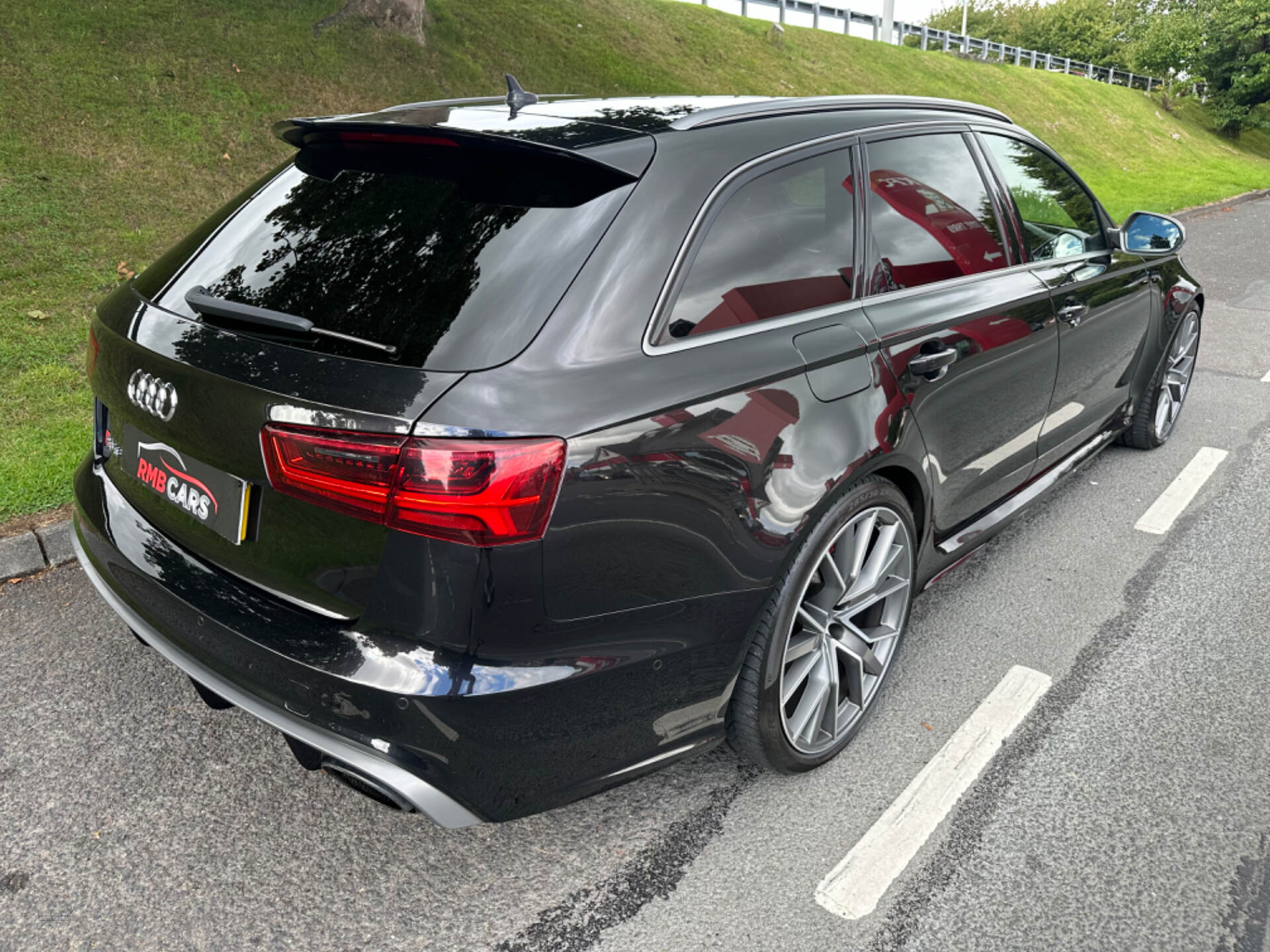 Audi RS6 AVANT in Down