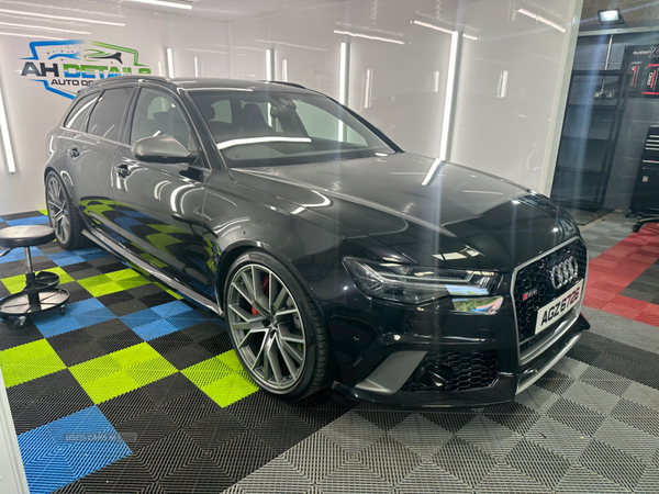 Audi RS6 AVANT in Down