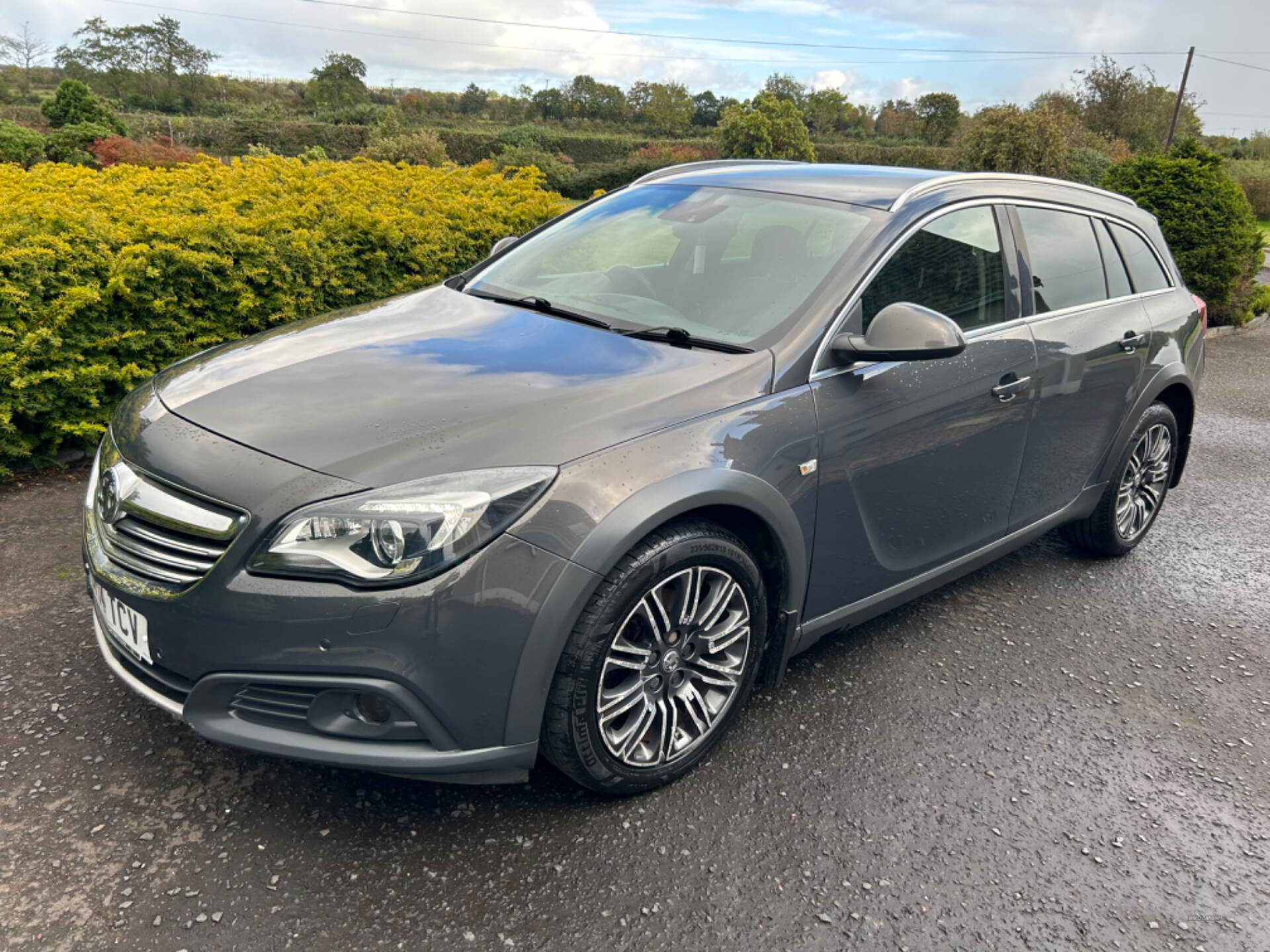 Vauxhall Insignia DIESEL COUNTRY TOURER in Antrim