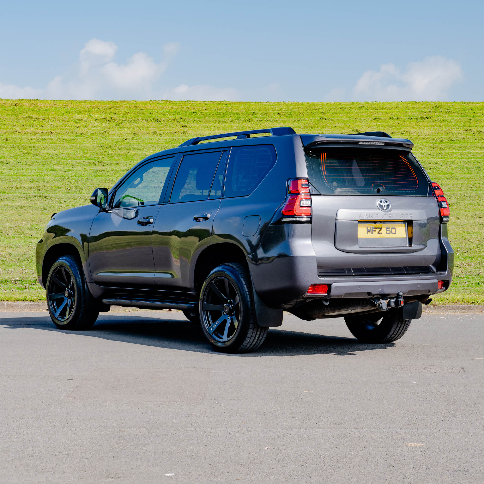 Toyota Land Cruiser DIESEL SW in Antrim