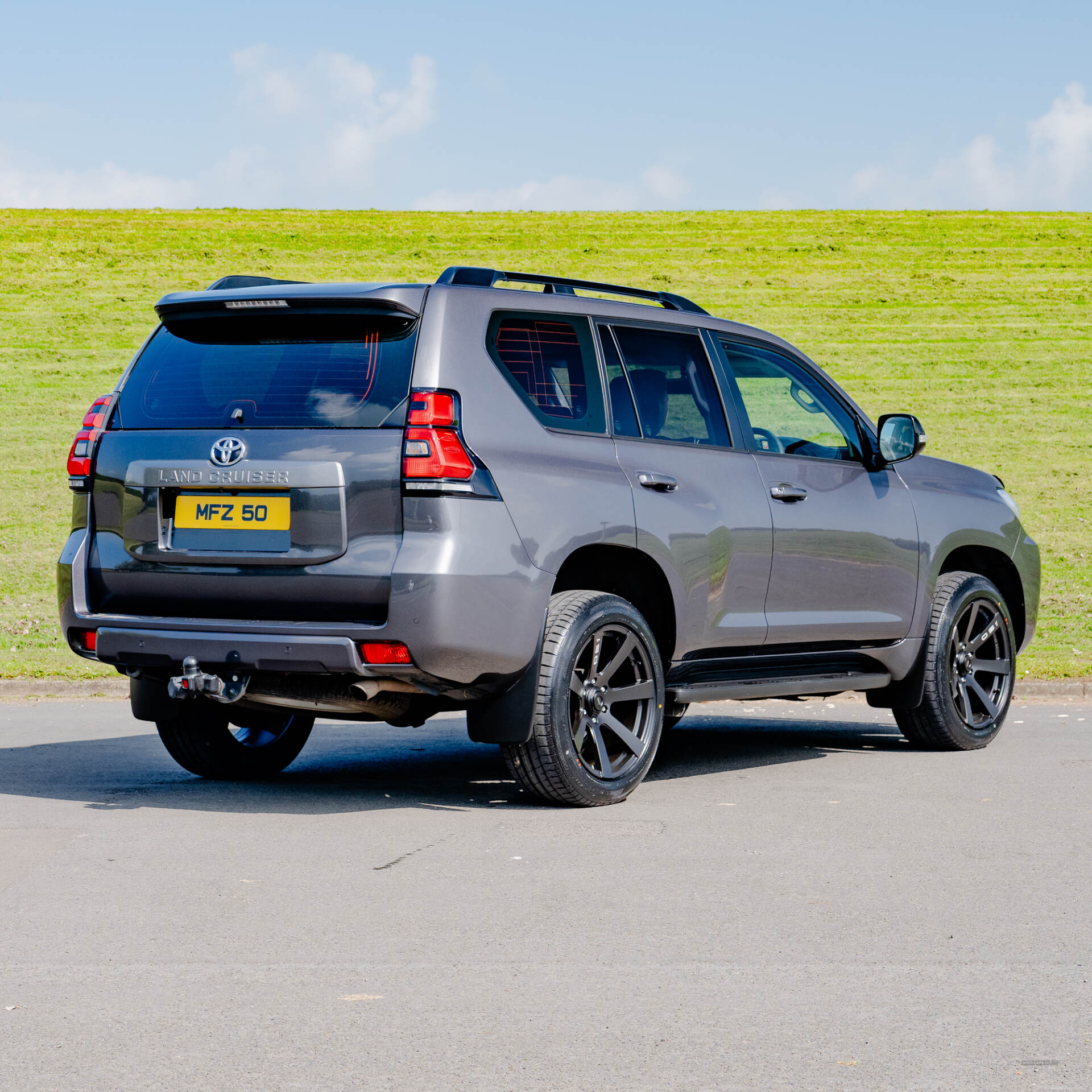 Toyota Land Cruiser DIESEL SW in Antrim