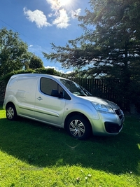 Peugeot Partner 850 SE 1.6 BlueHDi 100 Van [non Start Stop] in Derry / Londonderry