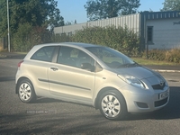 Toyota Yaris 1.0 VVT-i T2 3dr in Down