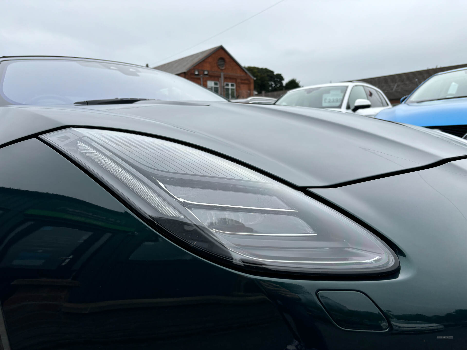 Jaguar F-Type CONVERTIBLE in Down