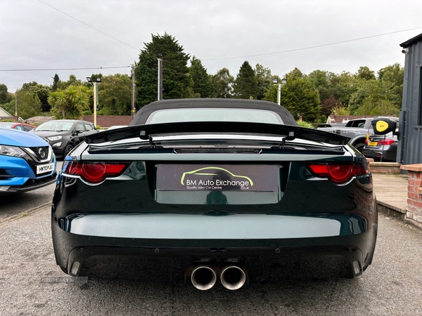 Jaguar F-Type CONVERTIBLE in Down