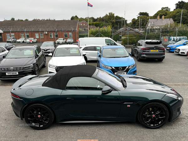 Jaguar F-Type CONVERTIBLE in Down