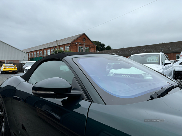 Jaguar F-Type CONVERTIBLE in Down