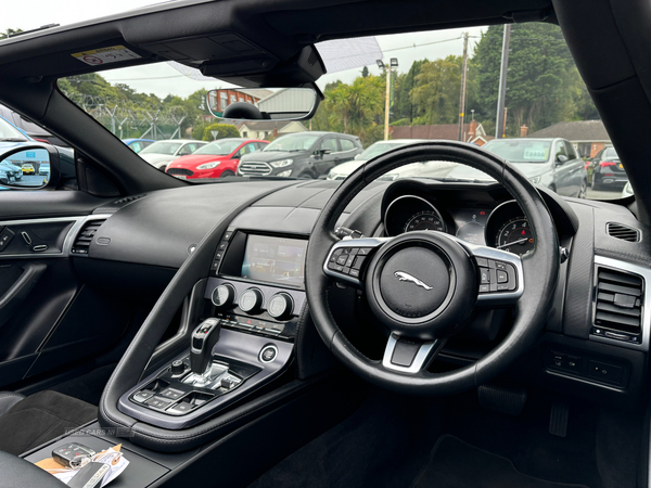 Jaguar F-Type CONVERTIBLE in Down