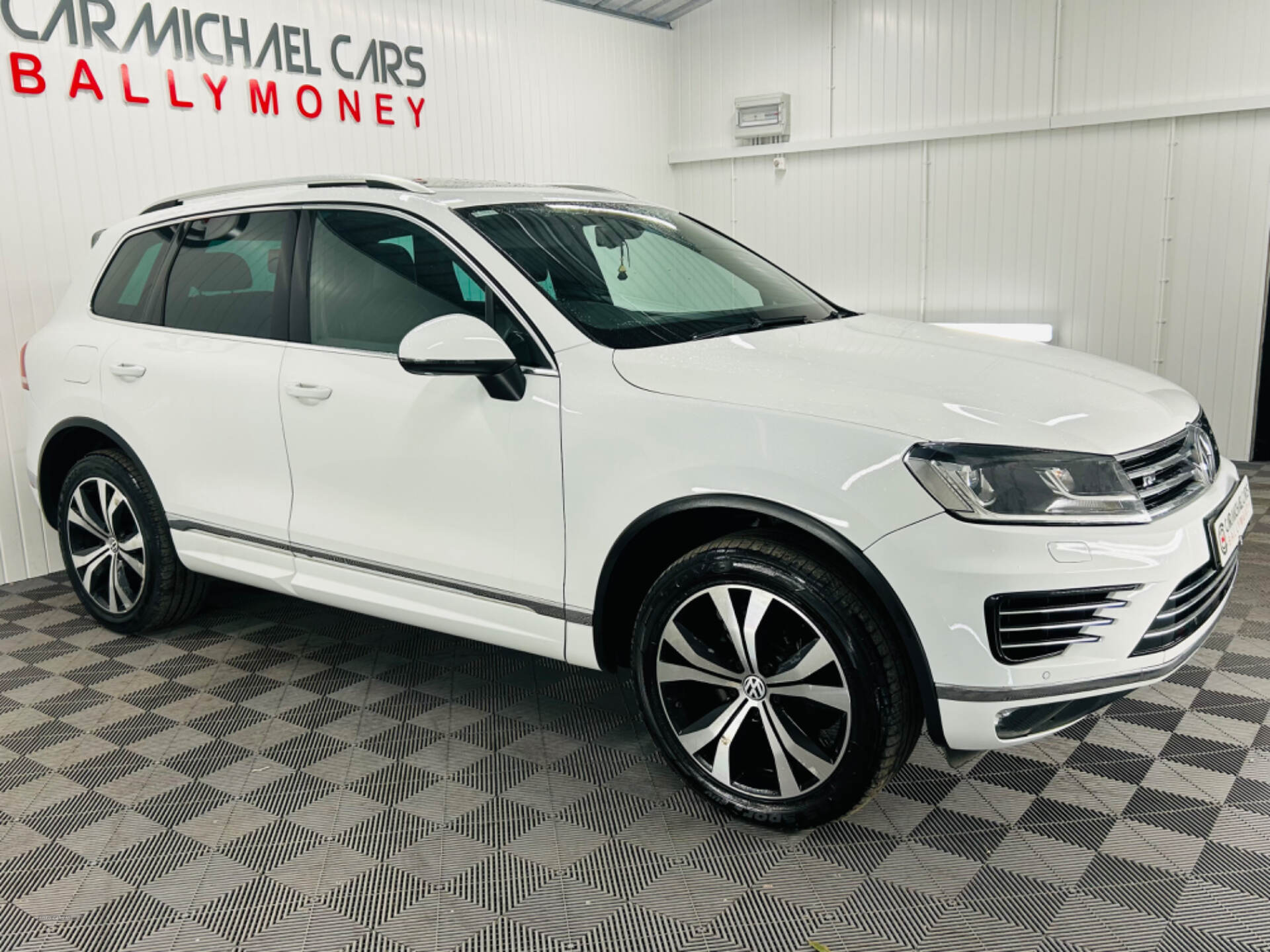 Volkswagen Touareg DIESEL ESTATE in Antrim